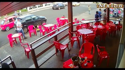 TUCA Zatekla muža  s drugom