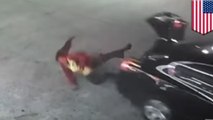 Wanita lari dari penculiknya dengan melompat dari bagasi mobil - Tomonews