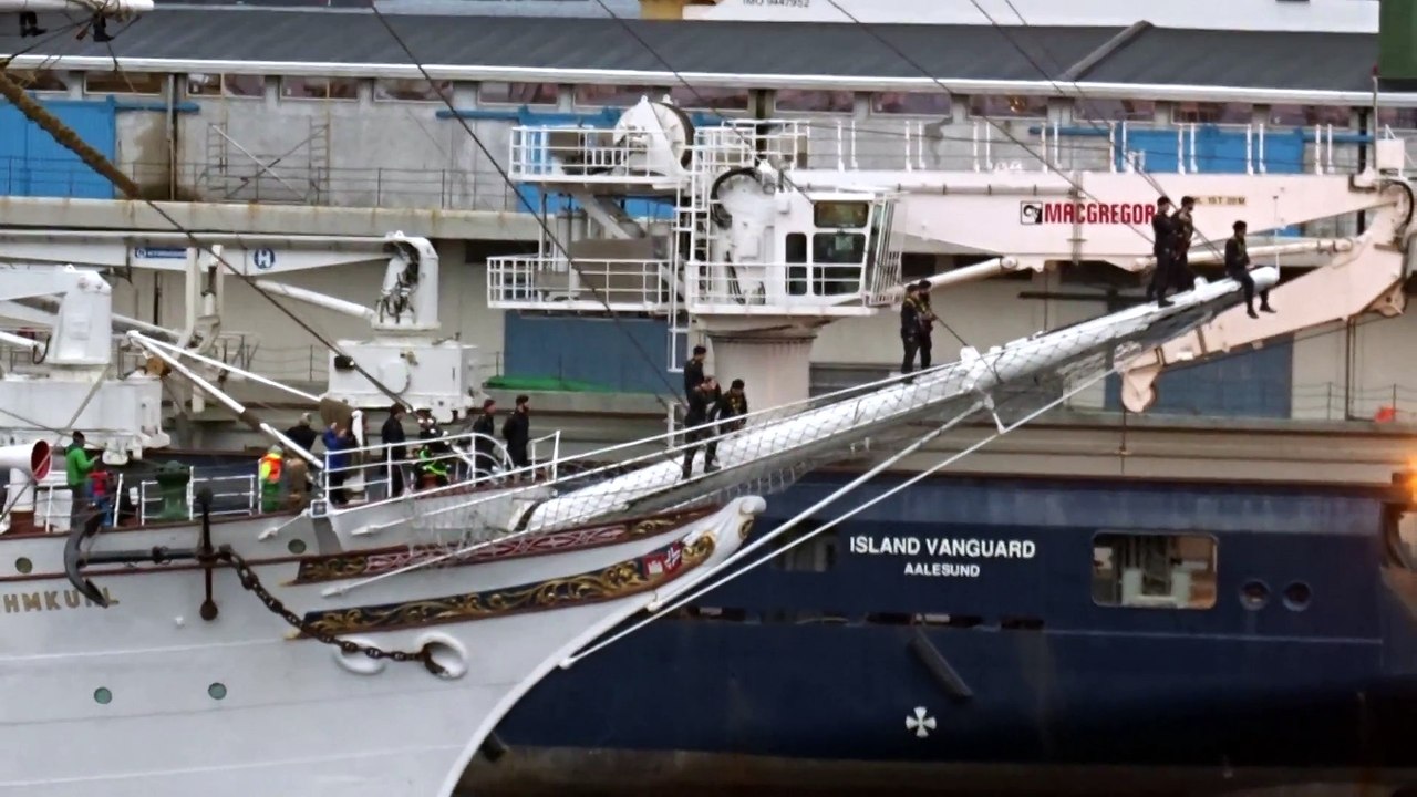 Navire à voile arrivant à Bergen, en Norvège, après un voyage de trois mois à travers l'Atlantique.