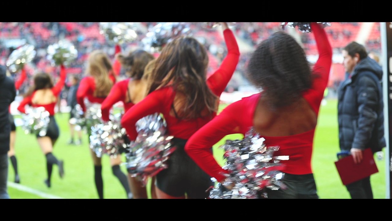 Rennes-PSG animé par les pom-pom girls Cheers up Dance