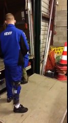 Bénévoles en plein rangement après un super qualif tête à tête