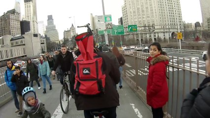 Voila comment pousser les piétons sur une piste cyclable