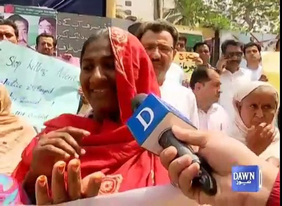 Head master funny protest in Karachi