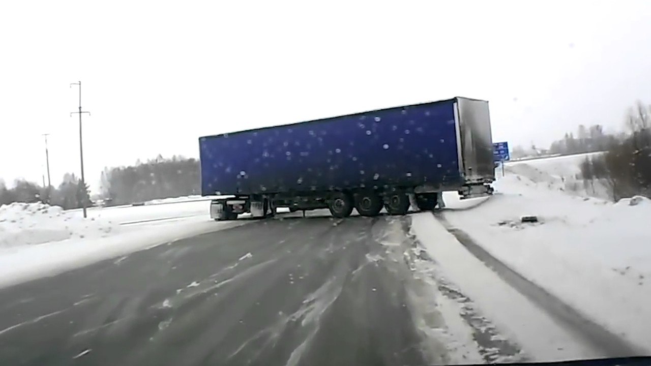 Car Crashes-Shocking dash camera HD #139