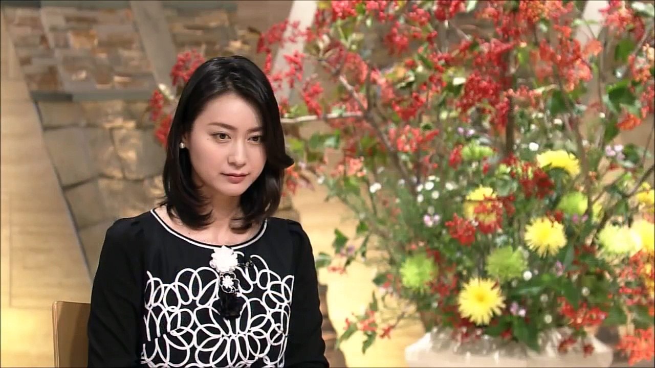 小川彩佳アナ　きわどいミニスカ▼ゾーン！！