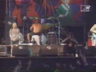 RATM - know your enemy & bombtrack (paradise festival)