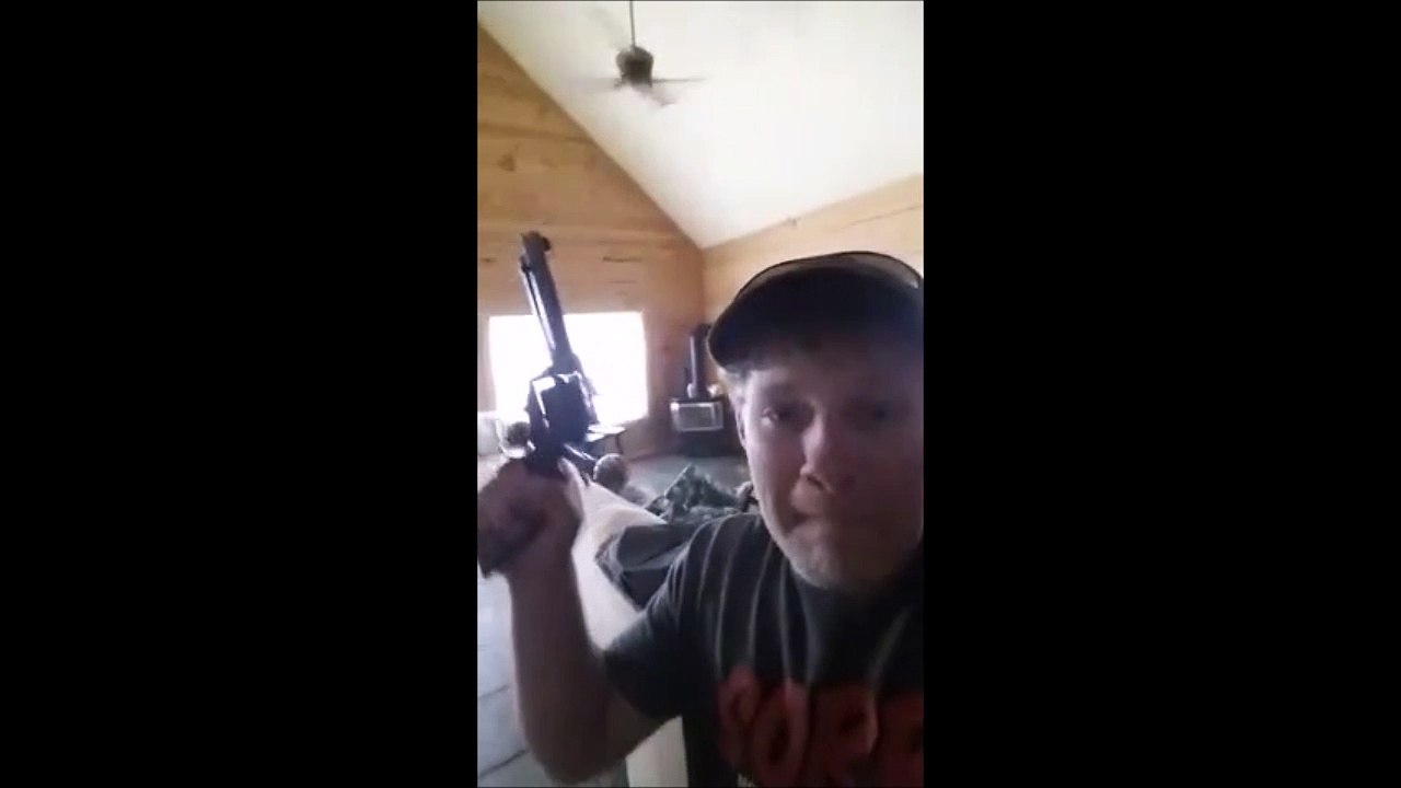 On sait pourquoi sa mere le deteste... Taré le gosse