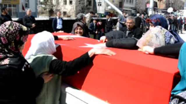 Adıyaman Nöbette Kazayla Kendini Vuran Polis Toprağa Verildi
