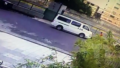 Momento captado de mujer del padre