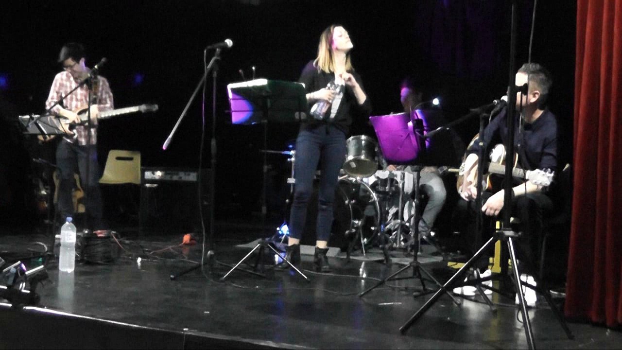 Extraits du concert "50 ans de chansons" du groupe Wacky Way, proposé par l'ACV