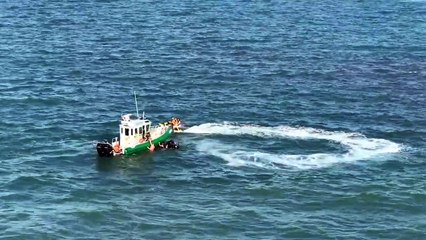 Ces deux jet-skieuses manquent de se faire écraser par un bateau de croisière