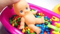 Maxi Kinder Surprise Eggs Learn Colors M&Ms Candy Baby Doll Bath Time