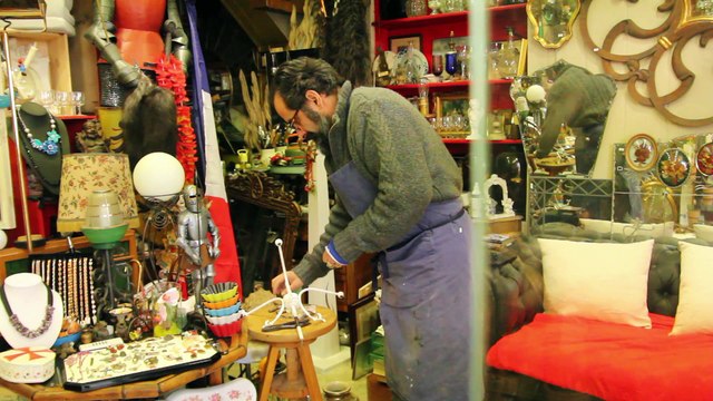 Yona le brocanteur antiquaire de génie à Vincennes au 8 Rue Defrance 94300 Vincennes