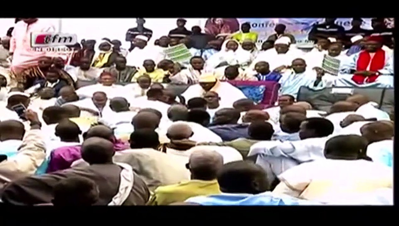 YOUSSOU NDOUR chante SERIGNE FALLOU lors de la ceremonie KAZZU RAJAB 2017