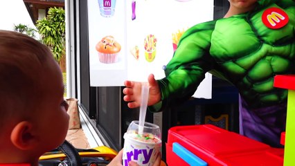 SPIDERMAN MCDONALDS ЧЕЛОВЕК ПАУК в МАКДОНАЛЬДС DRIVE THRU Prank! Burger Joker Hulk Spiderbaby