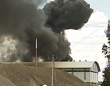 Incendio industrial a las afueras de Quito