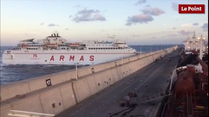 Un ferry espagnol percute une digue