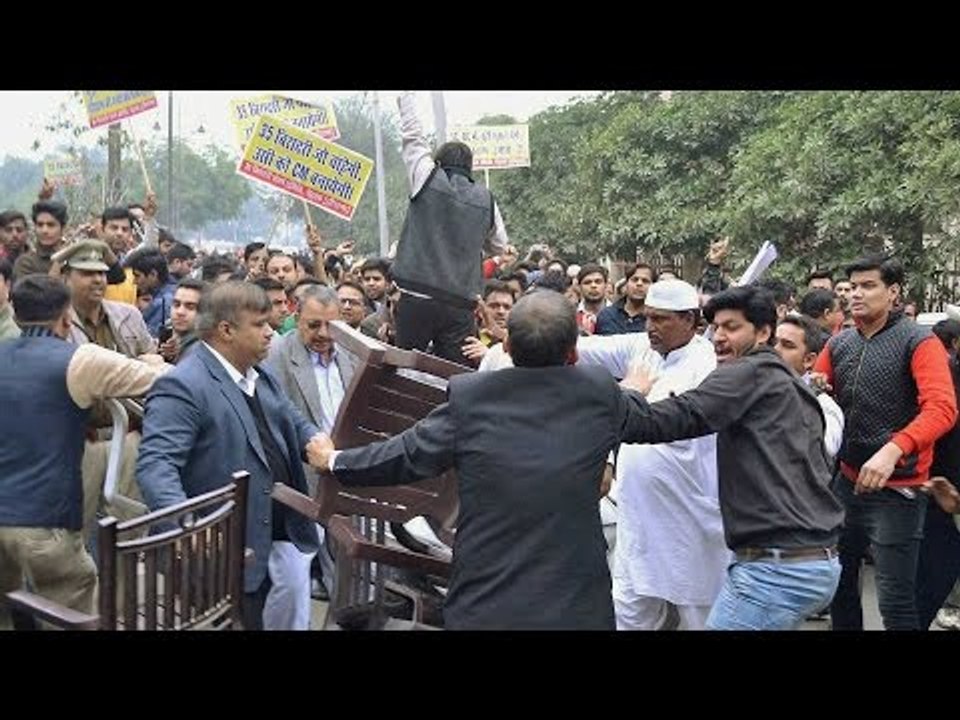 Jat reservation turns ugly, clashes in Rohtak, mobile internet banned