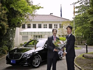 メルセデスベンツ日本、ドイツ大使館公用車として S300hロング を納車
