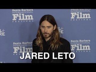 Télécharger la video: Jared Leto ► 2014 SBIFF Virtuosos Award Recipients Arrivals