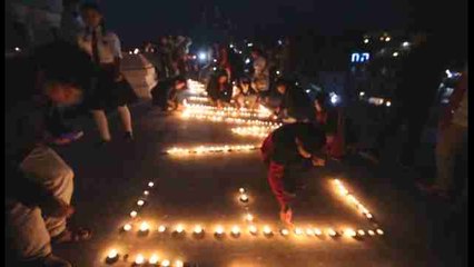 Una vigilia para recordar a las 8.000 víctimas del terremoto de Nepal