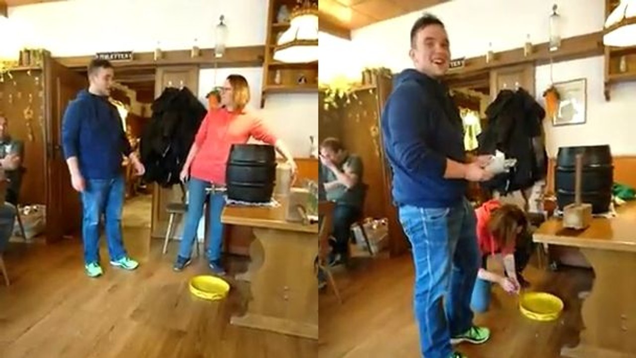 Allemagne l'ouverture d'un fût de bière ne se passe pas comme prévu.