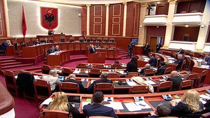 Report TV - Batutat në Kuvend për grabitjen Qytetarët-Berishës: Largohu...