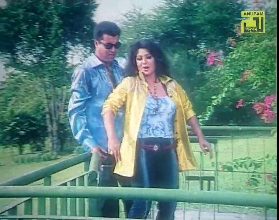 দুটি মনেতে হলো আজ বন্ধি । দুই বধু এক স্বামী । মৌসুমী, মান্না । Bangla Film Song l Mousumi Manna