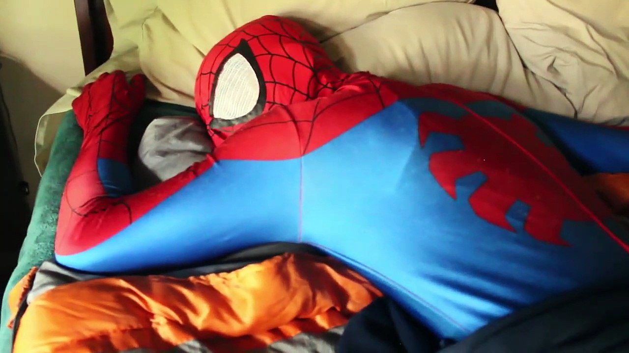 Spiderman vs Venom - In Real Life - Superhero Movie-QxM