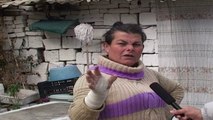 Berat, familja e prekur nga tërmeti në qiell të hapur - Top Channel Albania - News - Lajme