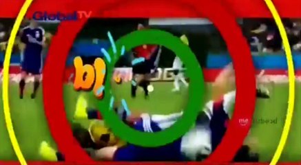 Aksi Konyol Pelatih Berikan Instruksi Pemain yang Telah Ditarik Keluar Lapangan