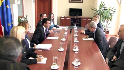 Hahn: Stabilitet në Maqedoni - Top Channel Albania - News - Lajme