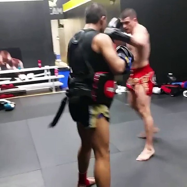 Treinando Kickboxing.  Training Kickboxing.