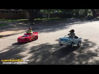 Arabalarıyla Mahallenin Tozunu Attıran Ufaklıklar