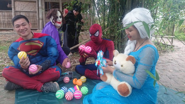 Frozen Elsa vs Spiderman Superman PLAY TOYS! Joker & Maleficent Stolen Toys ♥ Superhero in real life