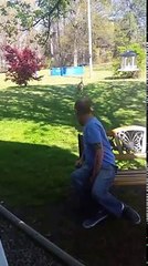 La réaction de ce chien qui retrouve son maître est adorable