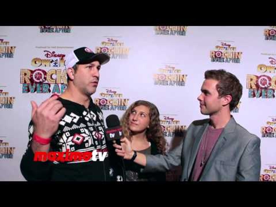 Joey Fatone Interview "Disney On Ice presents Rockin' Ever After" Red Carpet