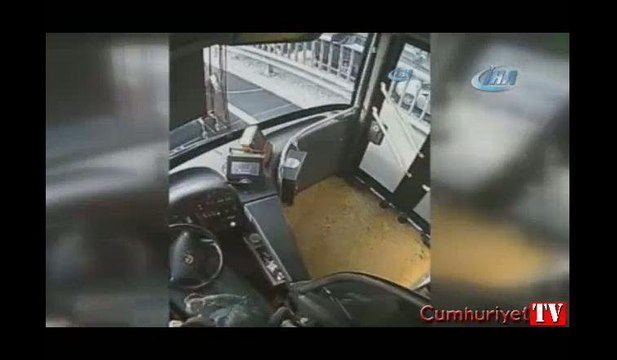 İstanbul'da otobüs şoförüne tekme tokat dayak kamerada