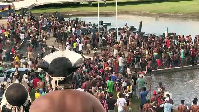 Manifestation d'indiens à Brasilia