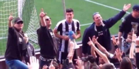 Golü Attı! Megafon Ile Tribünleri Coşturdu!