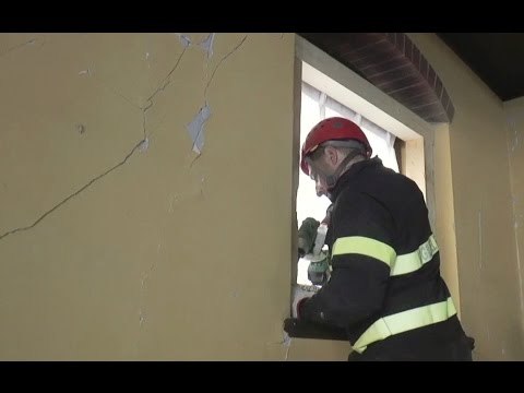 Muccia (MC) - Terremoto, messa in sicurezza edificio (26.04.17)