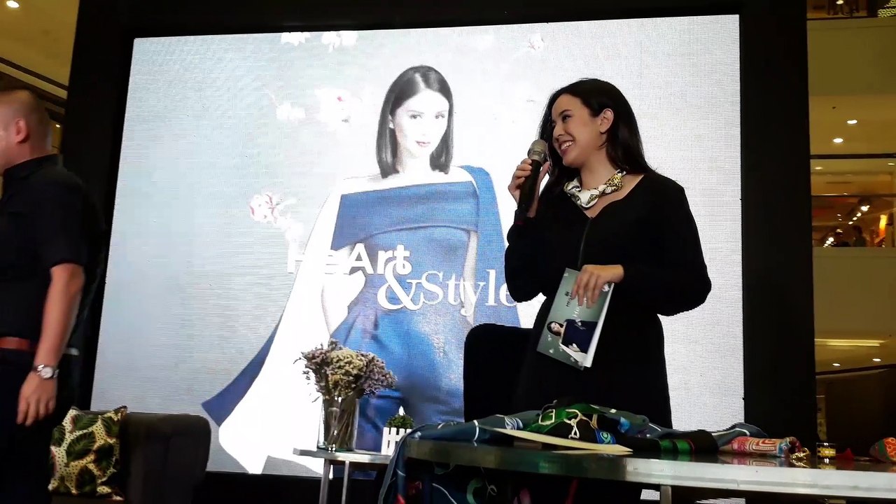 Heart Evangelista tips on how to tie a scarf