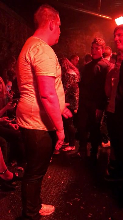 Il essaye de faire un backflip ! FAIL..