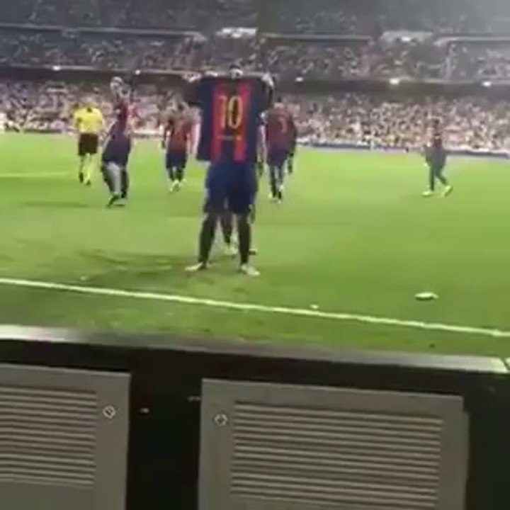 OVATION FOR MESSI !  #LeClassico