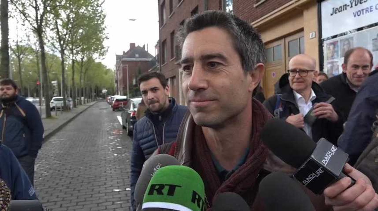 François Ruffin raille Macron : "quand je le vois devant des salariés, je vois un pingouin devant le sable du désert"