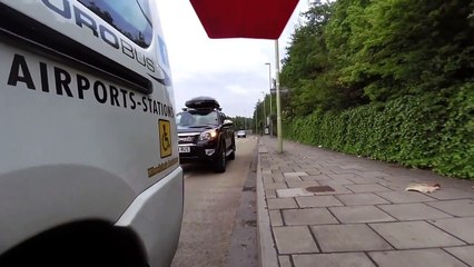 Ce chauffeur de taxi à faillit écraser ces cyclistes