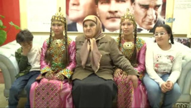 23 Nisan'da Türkmenistanlı Çocukları Evlatlarından Ayırmadılar