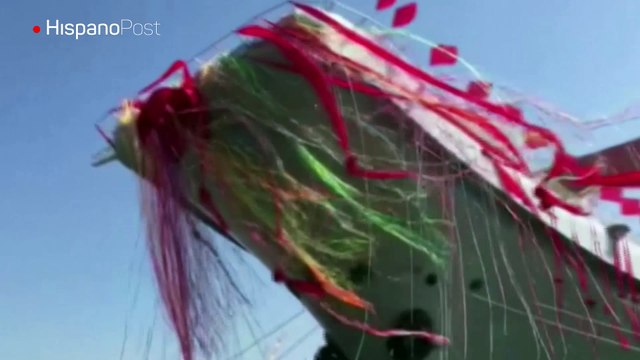 China lanza su segundo portaaviones en el astillero de Dalian