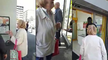 Une vieille dame raciste s'énerve contre un vigile noir