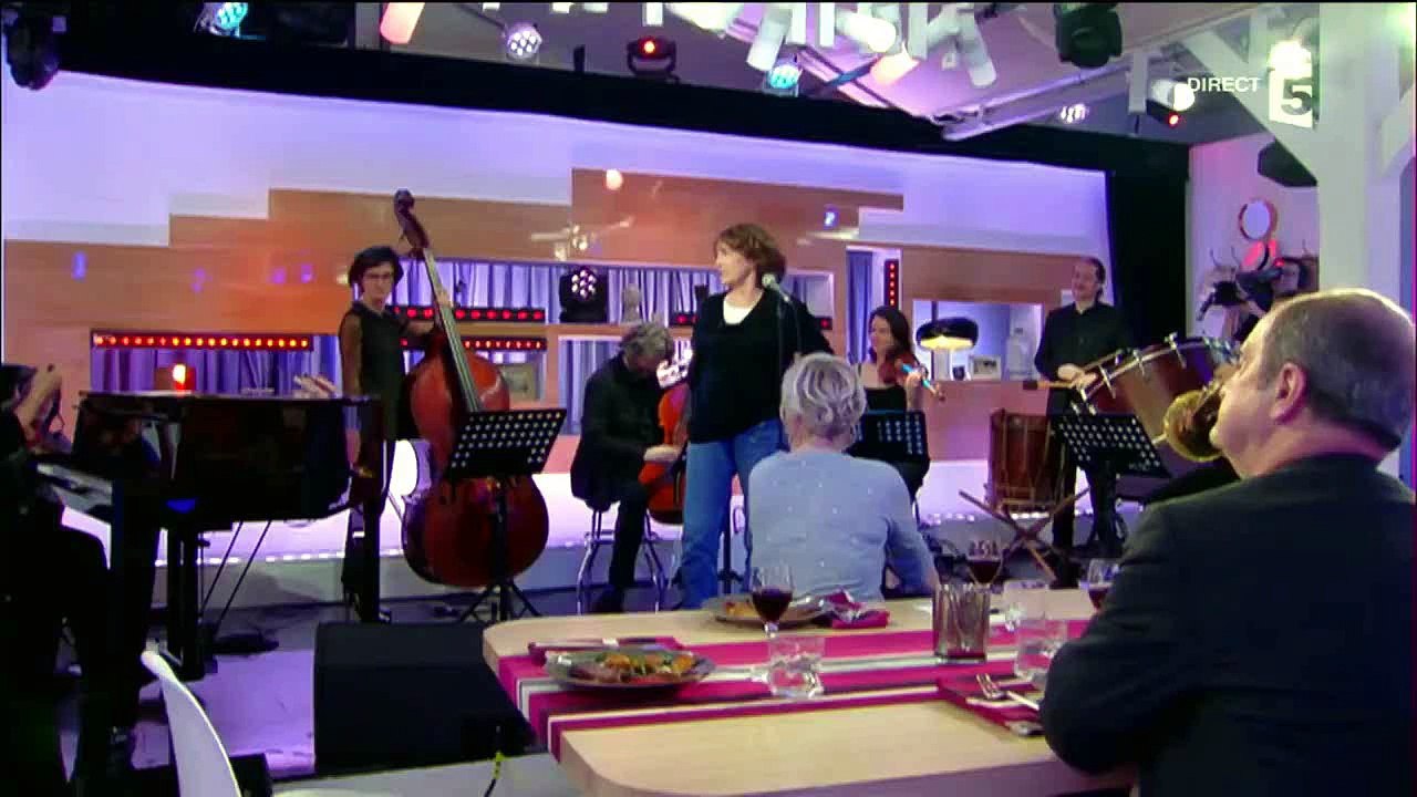 Jane Birkin - "La Chanson De Prévert"  -  Les Feuilles Mortes (Live)